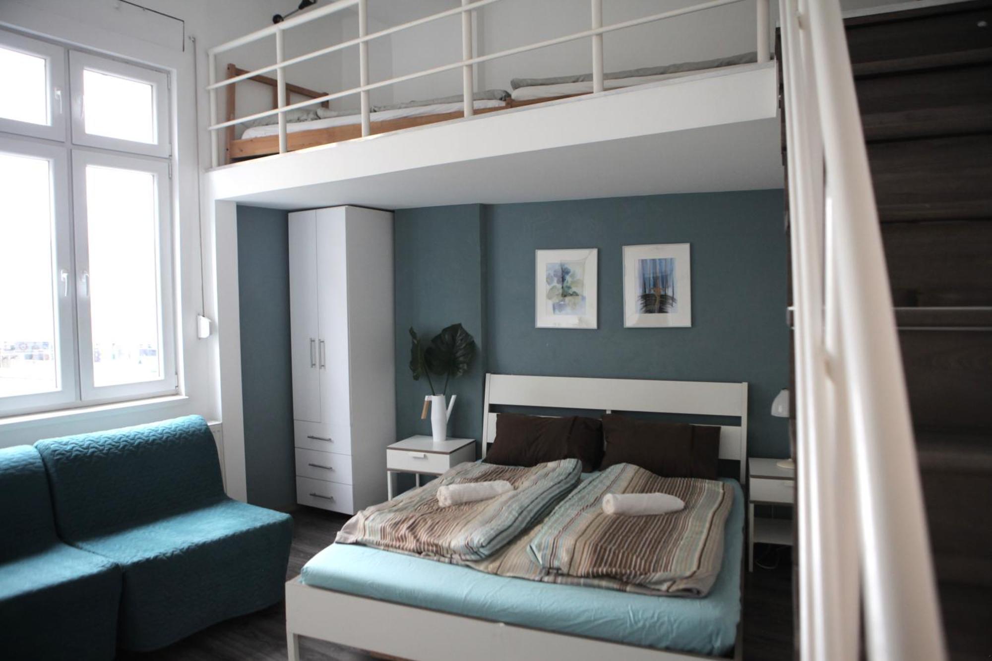Eleven Apartment *